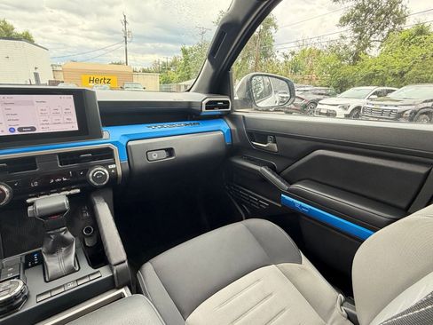 Used 2025 Toyota Tacoma TRD Off-Road AWD/4WD image 33