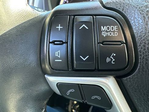 Certified 2019 Toyota Highlander XLE w/ Carpet Mat Package (TMS) image 32