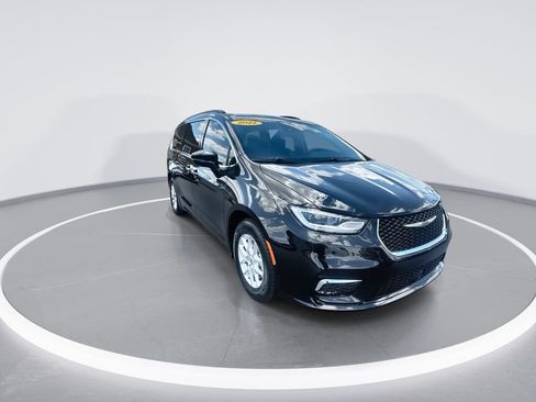 Used 2022 Chrysler Pacifica Touring-L FWD image 2