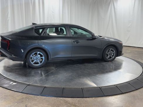 Certified 2025 Kia K4 LXS image 9