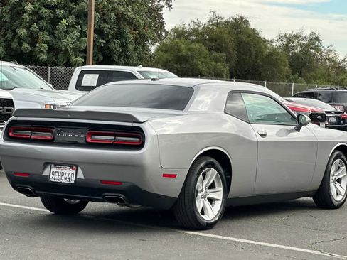 Used 2018 Dodge Challenger SXT image 2