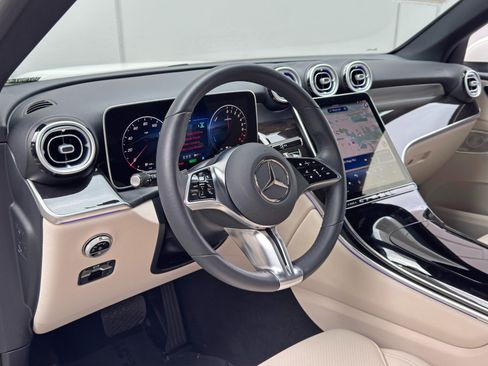 Used 2025 Mercedes-Benz GLC 350e 4MATIC image 14