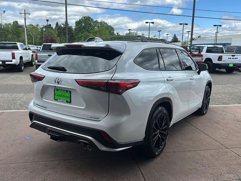 Used 2023 Toyota Highlander XSE AWD/4WD image 7