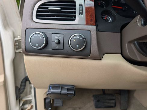 Used 2013 Chevrolet Tahoe LTZ AWD/4WD image 26