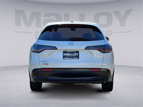 Used 2023 Honda HR-V LX image 3