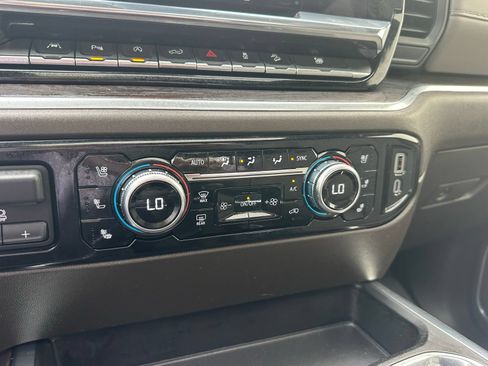 Used 2025 GMC Sierra 1500 SLT AWD/4WD image 19
