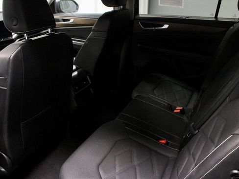 Used 2025 Volkswagen Atlas SE AWD/4WD image 21