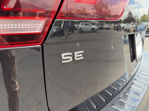Used 2022 Volkswagen Tiguan SE R-Line AWD/4WD image 28