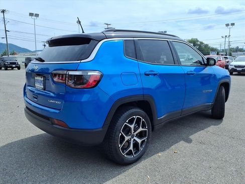 Used 2025 Jeep Compass Limited AWD/4WD image 4