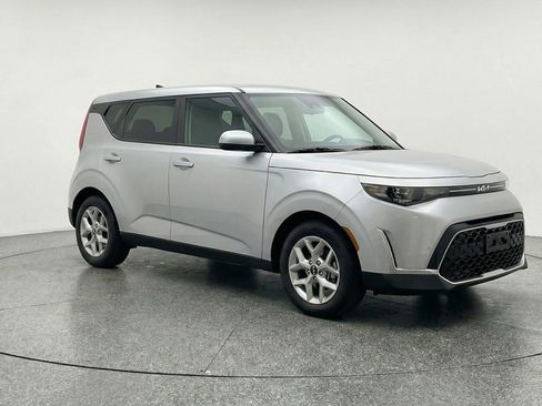 Used 2025 Kia Soul LX w/ LX Technology Package FWD image 1