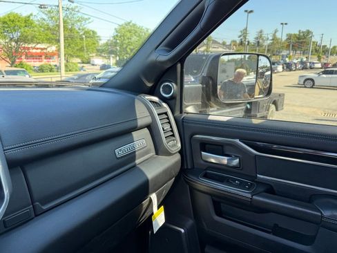 Used 2022 RAM 3500 Laramie AWD/4WD image 23