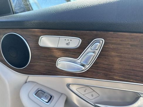 Used 2022 Mercedes-Benz GLC 300 image 38