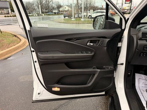 Used 2023 Honda Ridgeline Black Edition image 37