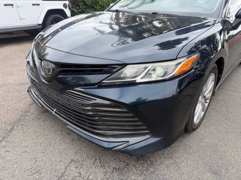 Used 2018 Toyota Camry LE FWD image 5