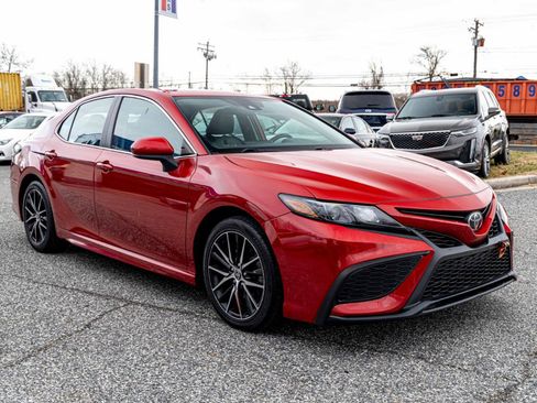 Used 2021 Toyota Camry SE image 8