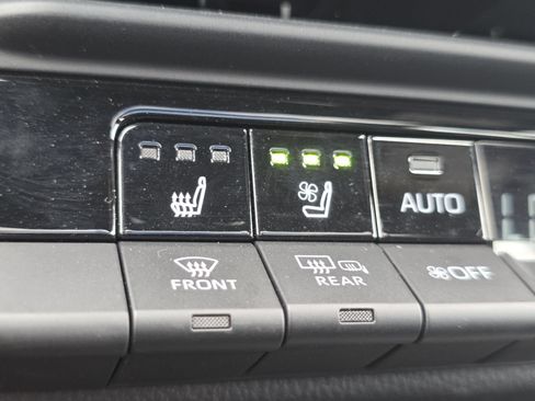 Used 2024 Toyota Crown AWD/4WD image 6