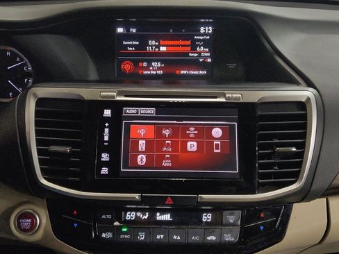 Used 2017 Honda Accord EX image 25