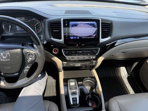 Used 2017 Honda Pilot Touring image 9