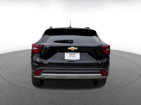 Used 2025 Chevrolet Trax LT w/ LT Convenience Package image 12