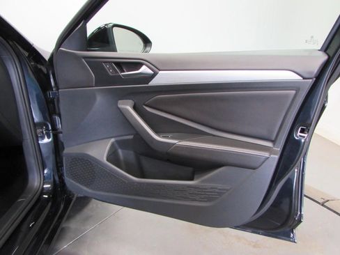 Used 2025 Volkswagen Jetta Sport image 16