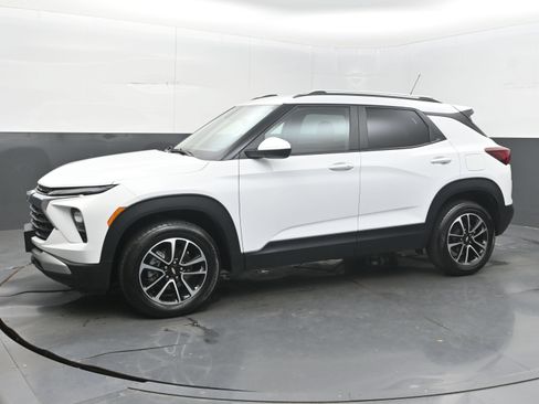 Used 2025 Chevrolet TrailBlazer LT AWD/4WD image 5