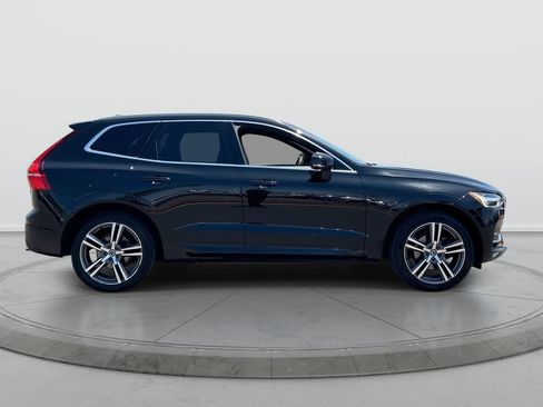 Used 2020 Volvo XC60 T5 Momentum w/ Protection Package Premier FWD image 9