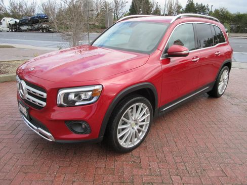 Used 2022 Mercedes-Benz GLB 250 4MATIC image 1