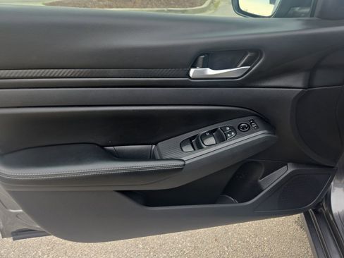 Used 2025 Nissan Altima 2.5 SV image 17