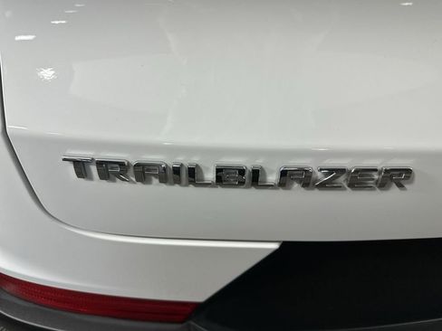 Used 2023 Chevrolet TrailBlazer LT FWD image 32