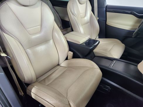Used 2016 Tesla Model X image 10
