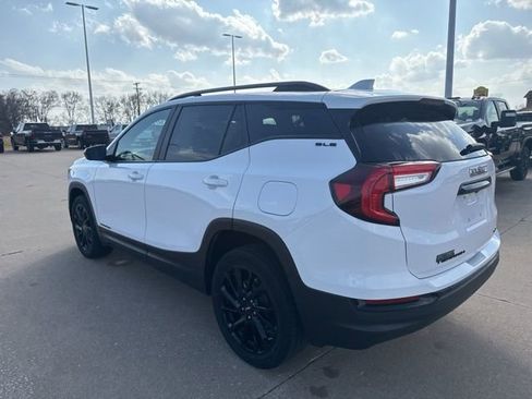 Used 2023 GMC Terrain SLE w/ Driver Convenience Package image 5