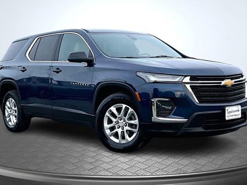 Used 2022 Chevrolet Traverse LS image 3