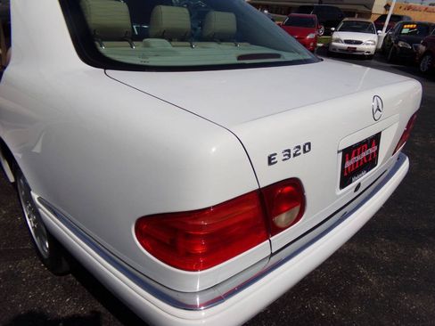 Used 1999 Mercedes-Benz E 320 Sedan w/ X2 Opt Pkg image 14