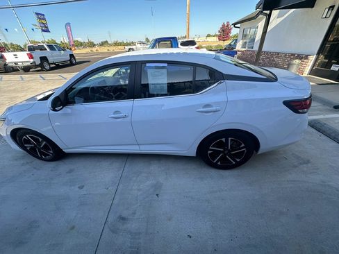 Used 2025 Nissan Sentra SV FWD image 8