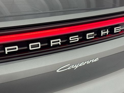 Used 2025 Porsche Cayenne image 25