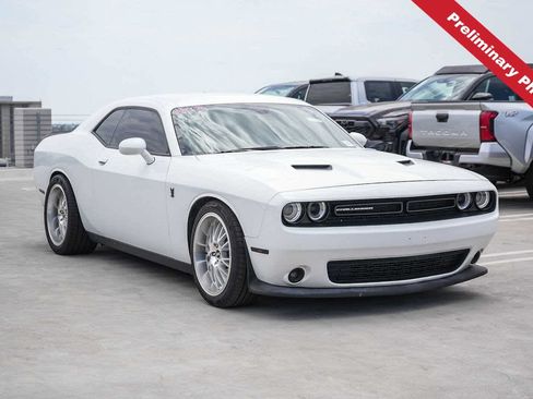 Used 2020 Dodge Challenger SXT RWD image 3