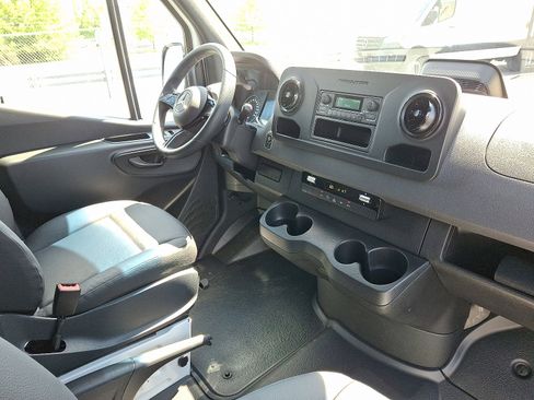 Used 2025 Mercedes-Benz Sprinter 2500 image 12