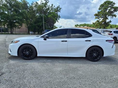 Used 2020 Toyota Camry SE FWD image 11