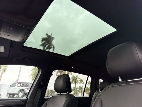 Used 2023 Volkswagen Tiguan SE R-Line FWD image 27