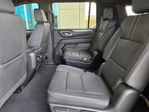 Used 2024 Chevrolet Suburban RST w/ Luxury Package image 15