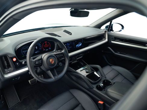Used 2025 Porsche Cayenne S image 4