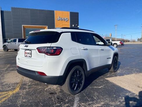 New 2026 Jeep Compass Latitude image 8