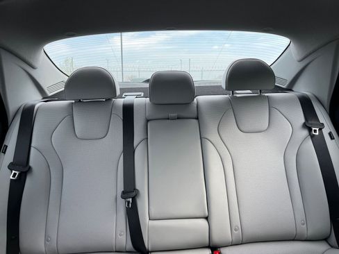 Used 2025 Hyundai Elantra Limited FWD image 40