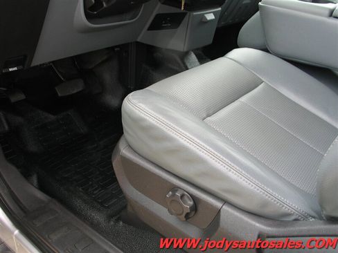 Used 2016 Ford F550 4x4 SuperCab Super Duty image 4