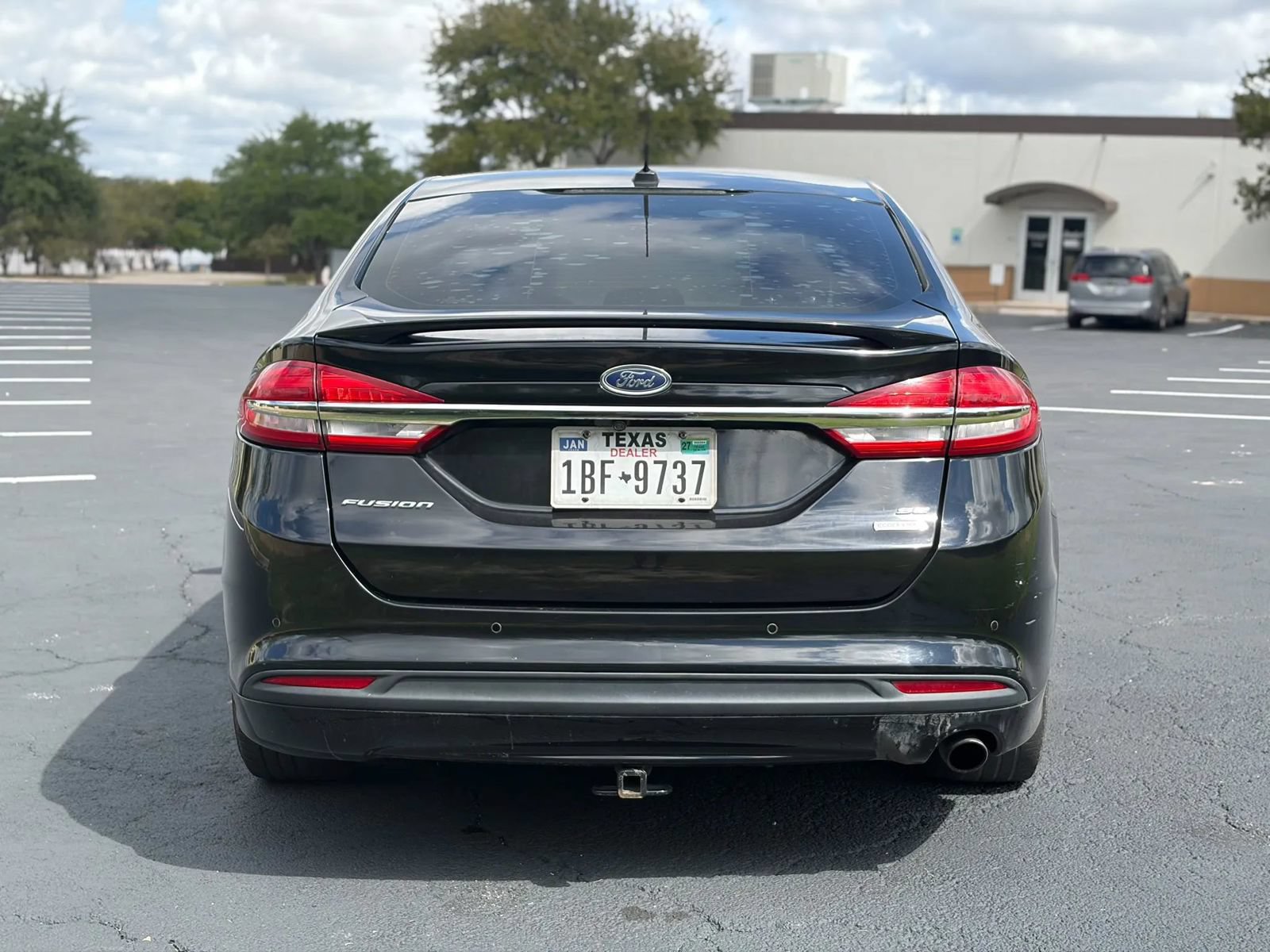 Used 2017 Ford Fusion SE w/ Equipment Group 201A FWD image 4