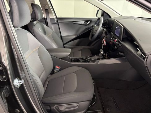 New 2026 Kia Niro LX image 40