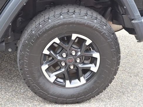 Used 2025 Jeep Wrangler Unlimited Rubicon AWD/4WD image 12