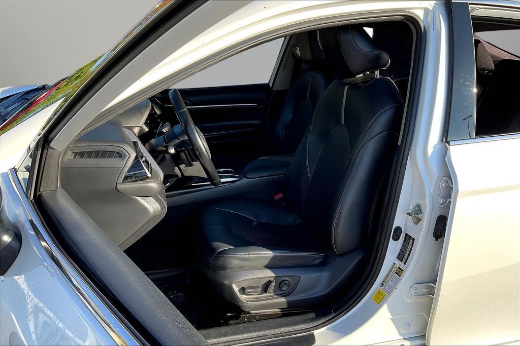 Used 2020 Toyota Camry XSE FWD image 21