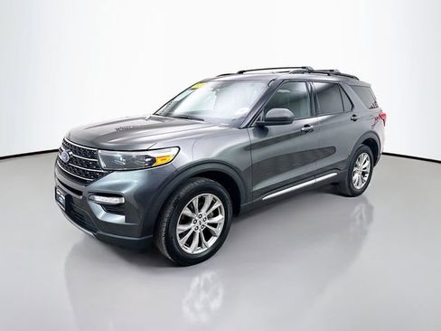 Used 2020 Ford Explorer XLT w/ Equipment Group 202A image 3