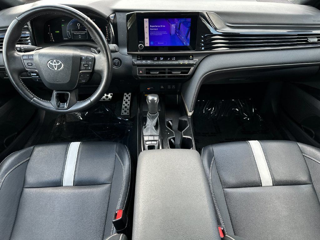 Used 2025 Toyota Camry SE FWD image 12